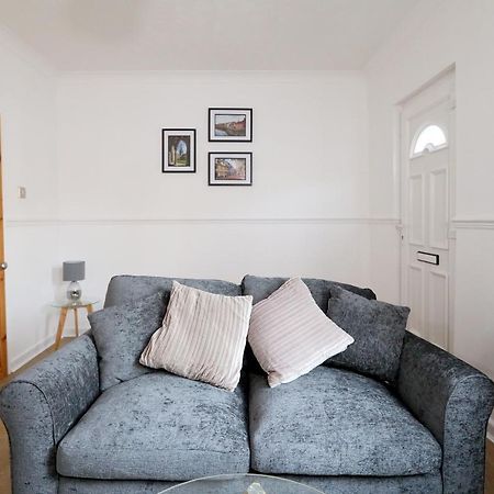 Convenient & Central 2-Bed House NWI Extérieur photo