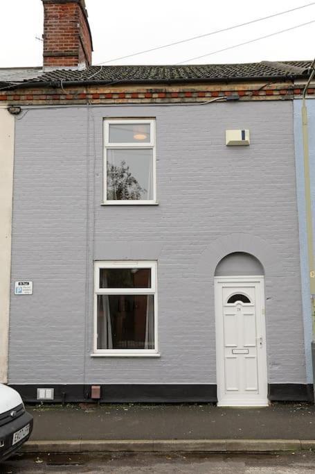 Convenient & Central 2-Bed House NWI Extérieur photo