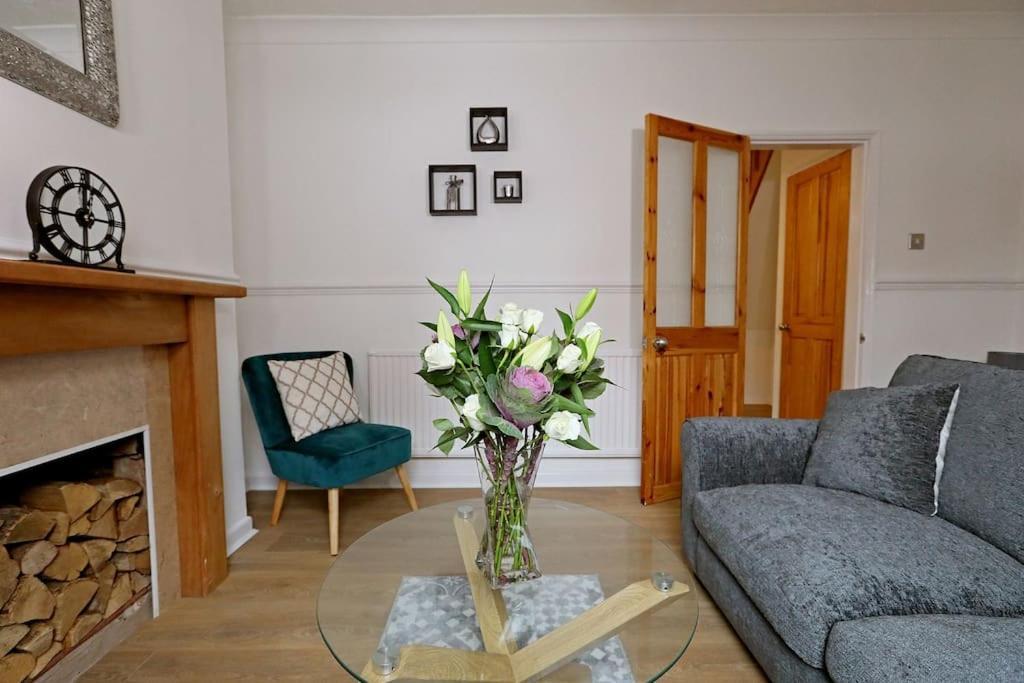 Convenient & Central 2-Bed House NWI Extérieur photo