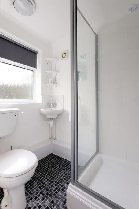 Convenient & Central 2-Bed House NWI Extérieur photo